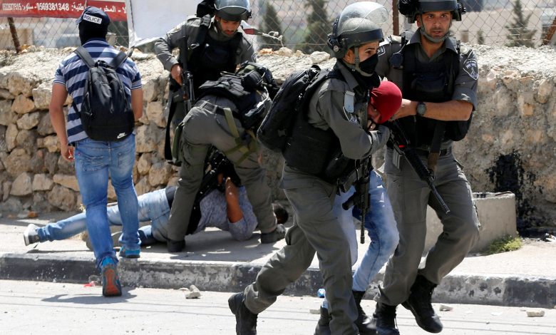 1350544 قوات الاحتلال تعتقل متظاهرين فلسطينيين1698741723