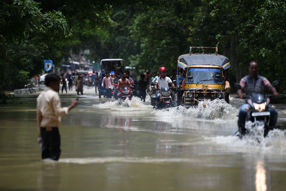 153 222252 million displaced floods india threaten the lives 41696662063