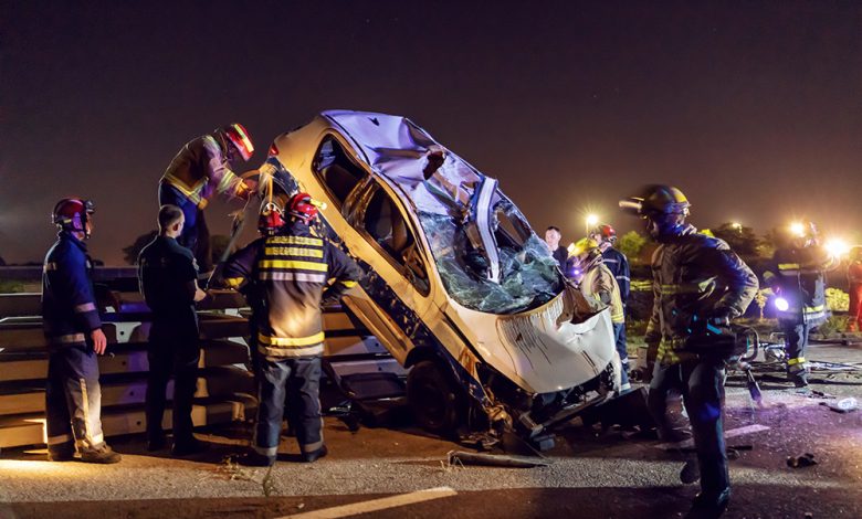 brave firemen trying release man from crashed car1716031203