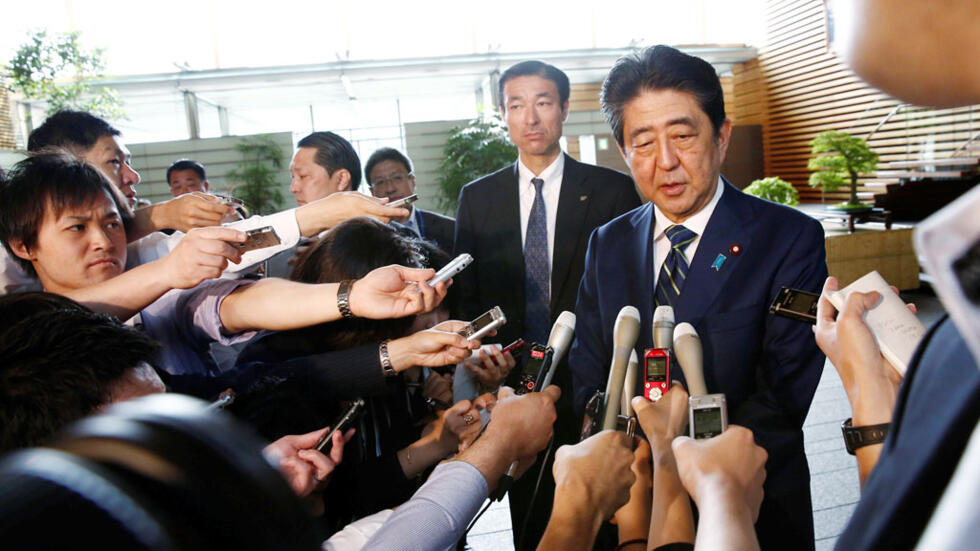 prime minister shinzo abe j1714889343