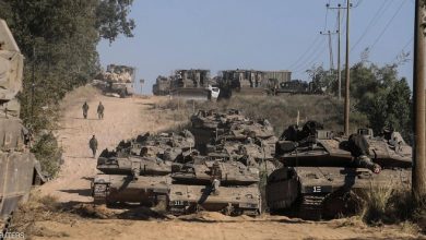 حشد من الدبابات الإسرائيلية على حدود قطاع غزة1716560104