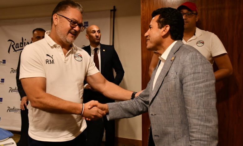 116428 وزير الرياضة يهنئ المنتخب الأوليمبى لتأهله إلى أوليمبياد باريس والصعود لنهائى أمم أفريقيا (2)1722353104