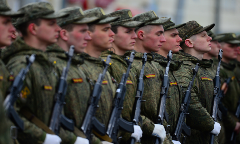 Putin Again Announces End of Compulsory Military Service in Russia