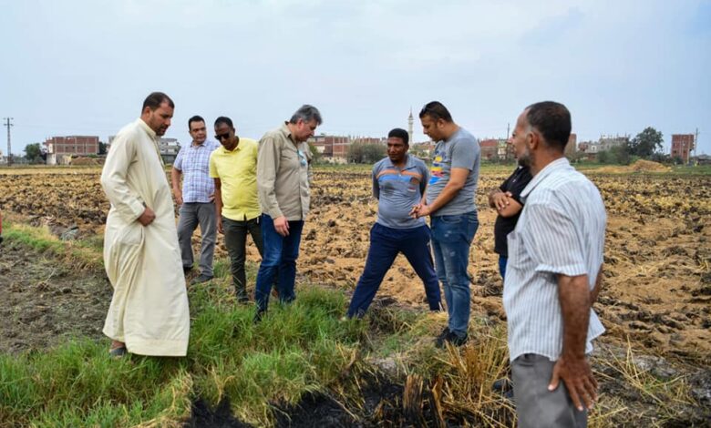 Leaders of the Ministry of Environment in field tours in the governorates of the rice straw system