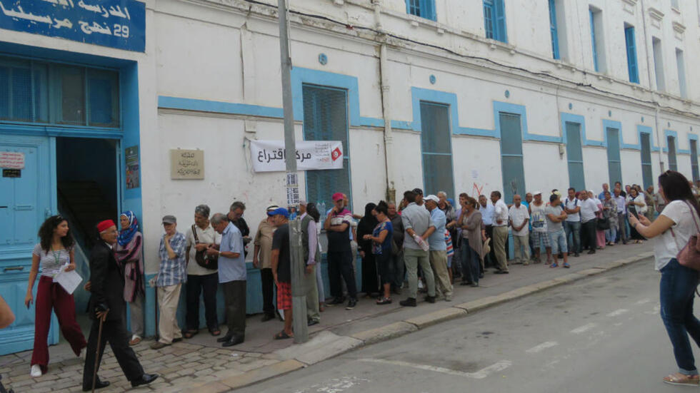 main bureau de vote presidentielle tunisie m1728037923